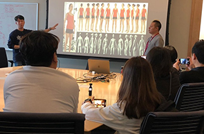 기술에 대한 설명을 진행하고 있는 사진